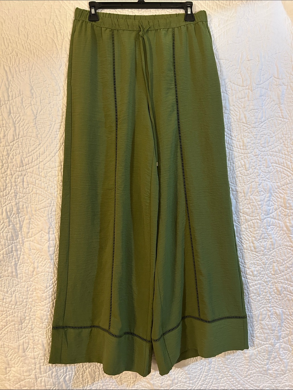 Wide-Leg Drawstring Pants in Olive Green